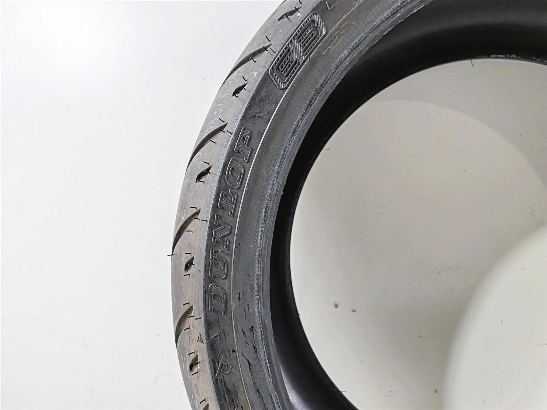 Used Rear Motorcycle Tire Dunlop Elite 3 240/40R18 669534 - Image 6
