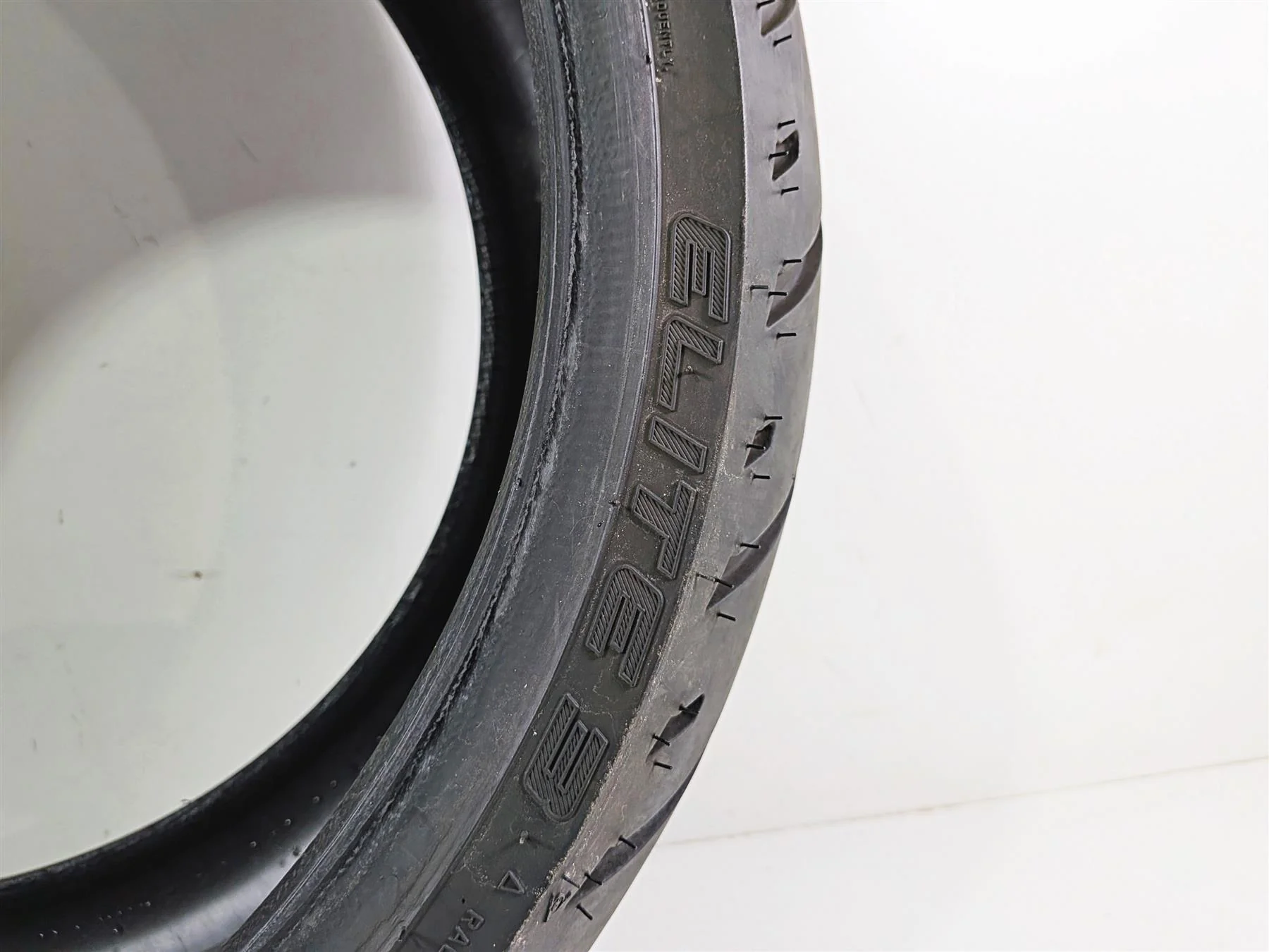 Used Rear Motorcycle Tire Dunlop Elite 3 240/40R18 669534 - Image 7