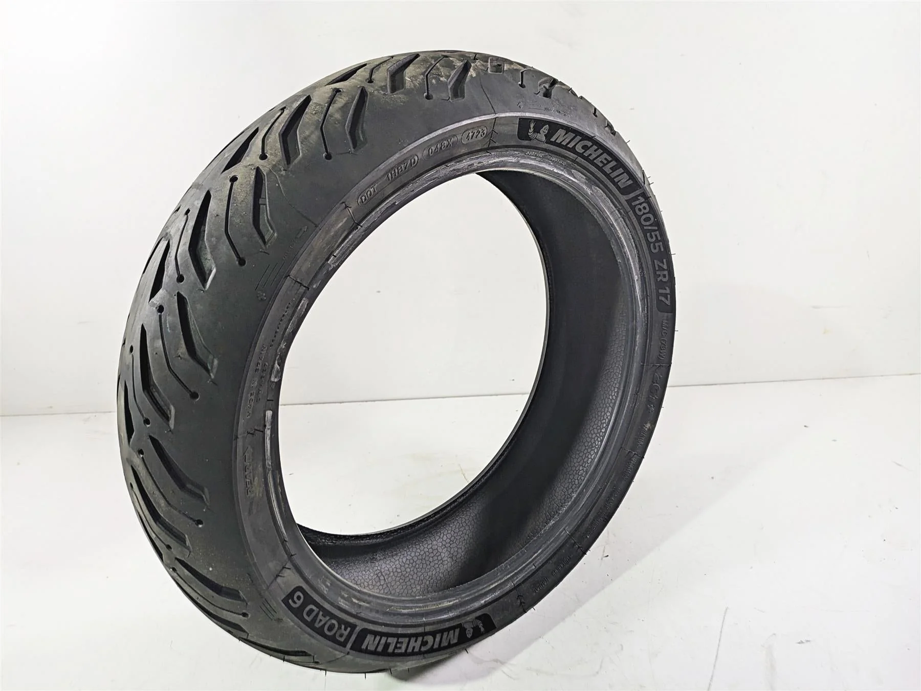 Used Rear Motorcycle Tire Michelin Road 6 180/55 ZR 17 3528701593043 - Image 2