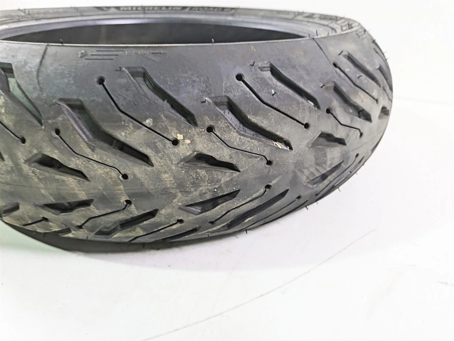 Used Rear Motorcycle Tire Michelin Road 6 180/55 ZR 17 3528701593043 - Image 3