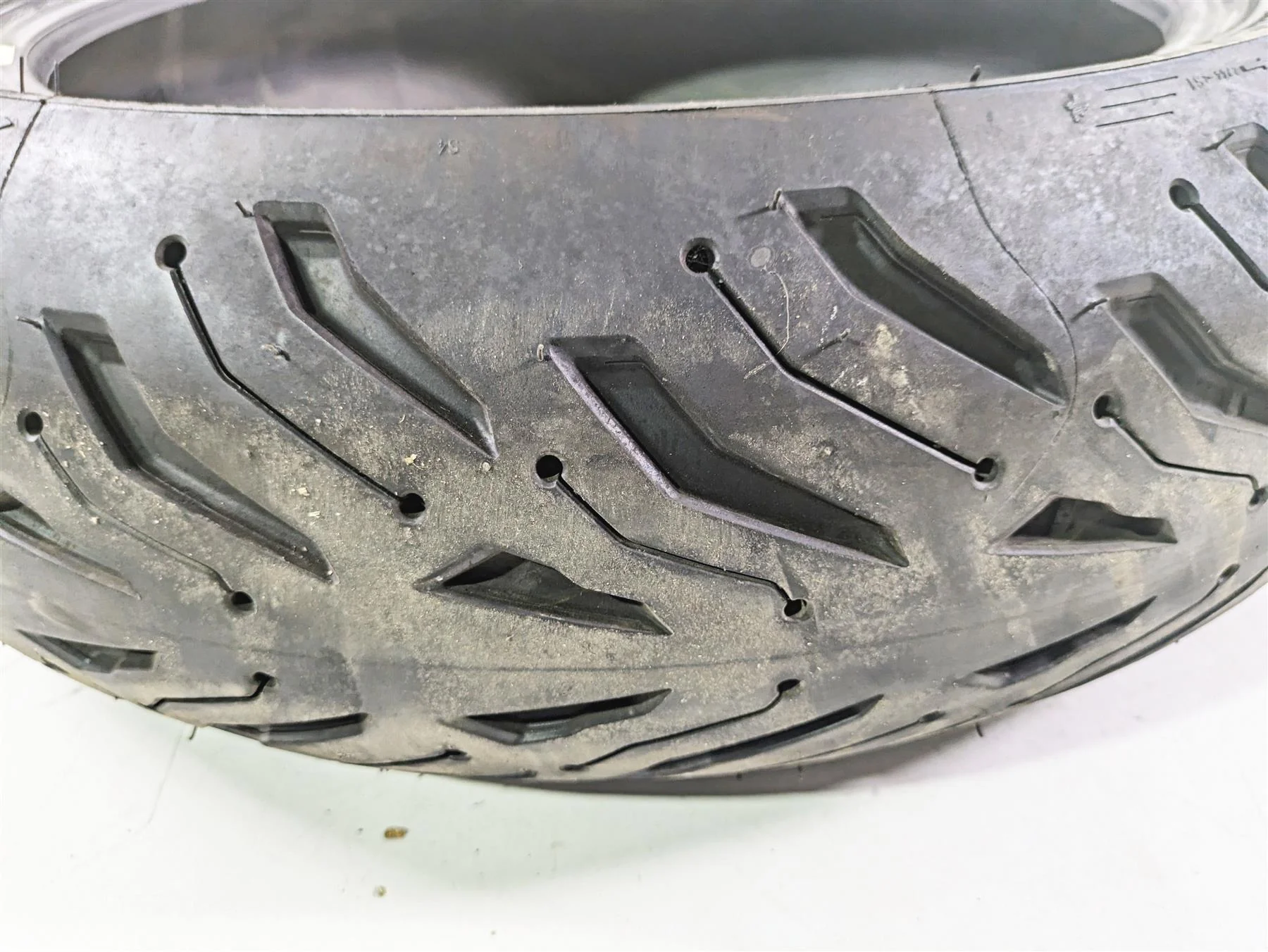 Used Rear Motorcycle Tire Michelin Road 6 180/55 ZR 17 3528701593043 - Image 9